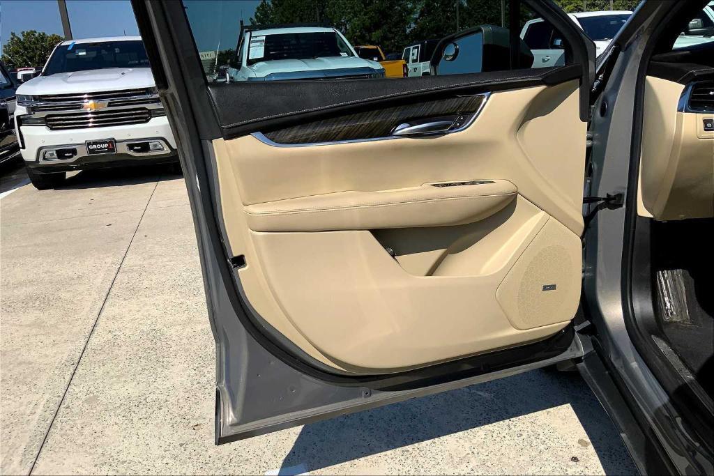 used 2018 Cadillac XT5 car, priced at $16,790