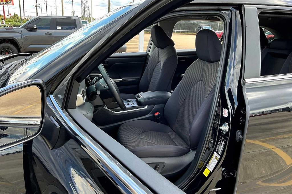 used 2024 Toyota Highlander car, priced at $33,429