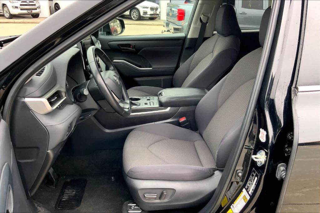 used 2024 Toyota Highlander car, priced at $33,429