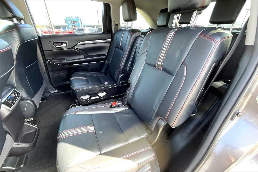 used 2019 Toyota Highlander car, priced at $23,976