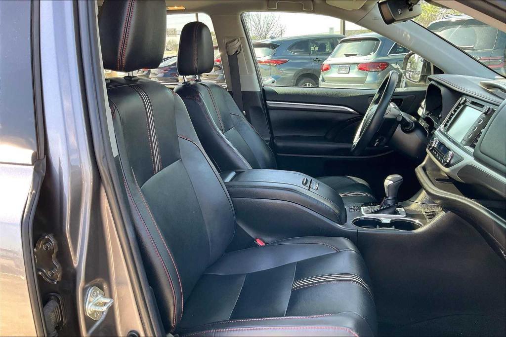 used 2019 Toyota Highlander car, priced at $23,976