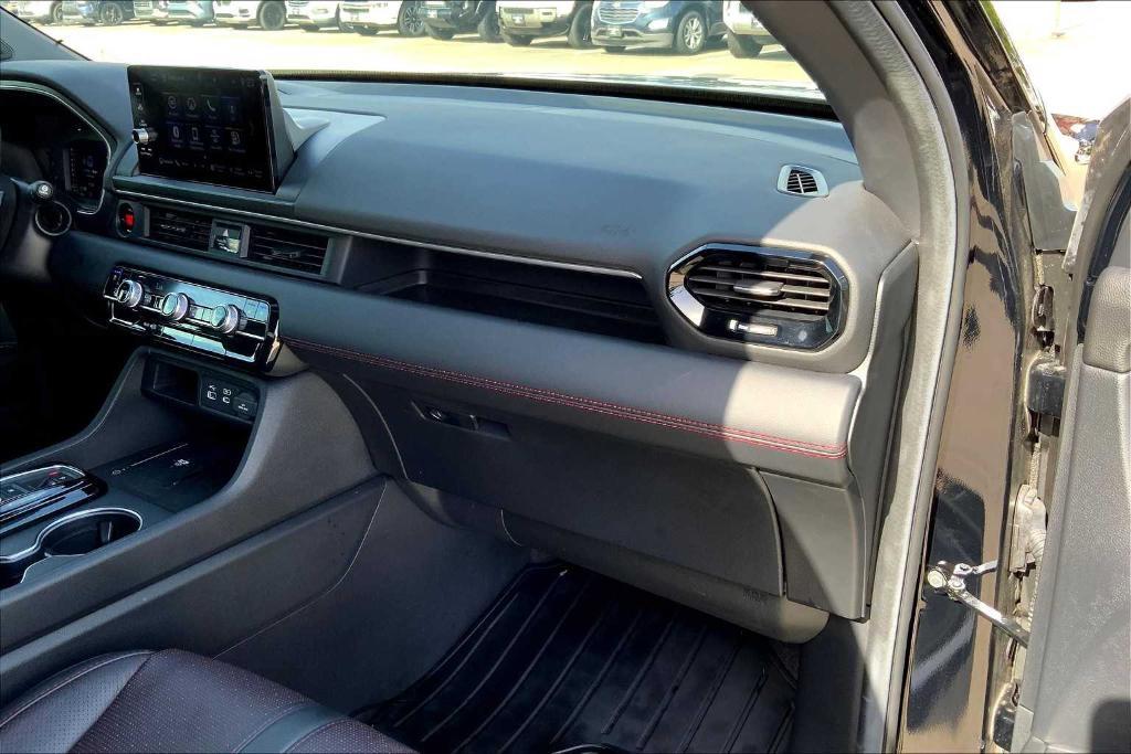 used 2025 Honda Pilot car, priced at $49,209