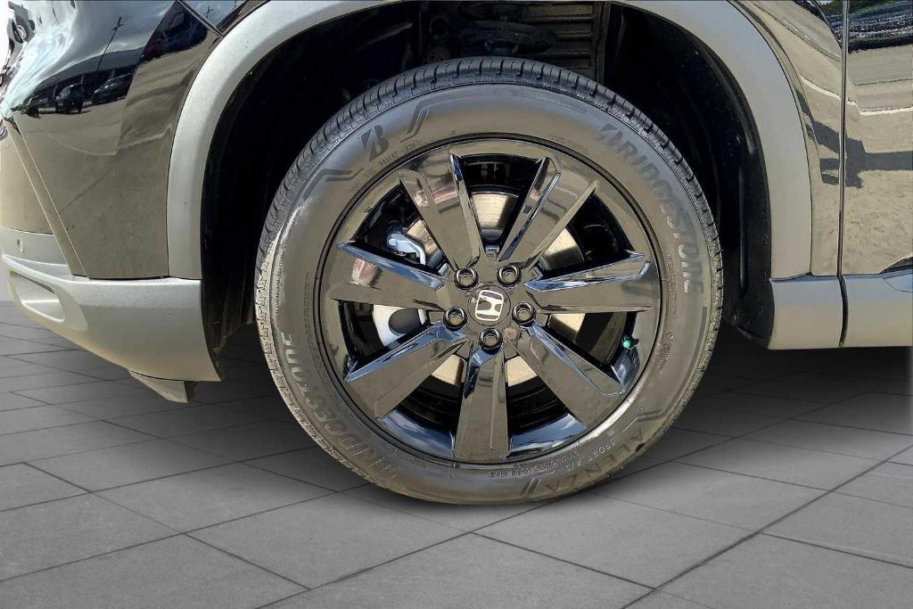 used 2025 Honda Pilot car, priced at $49,209