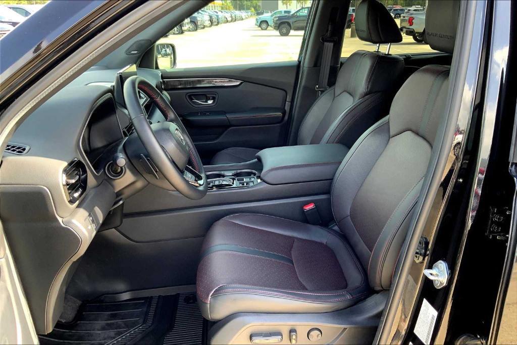 used 2025 Honda Pilot car, priced at $49,209