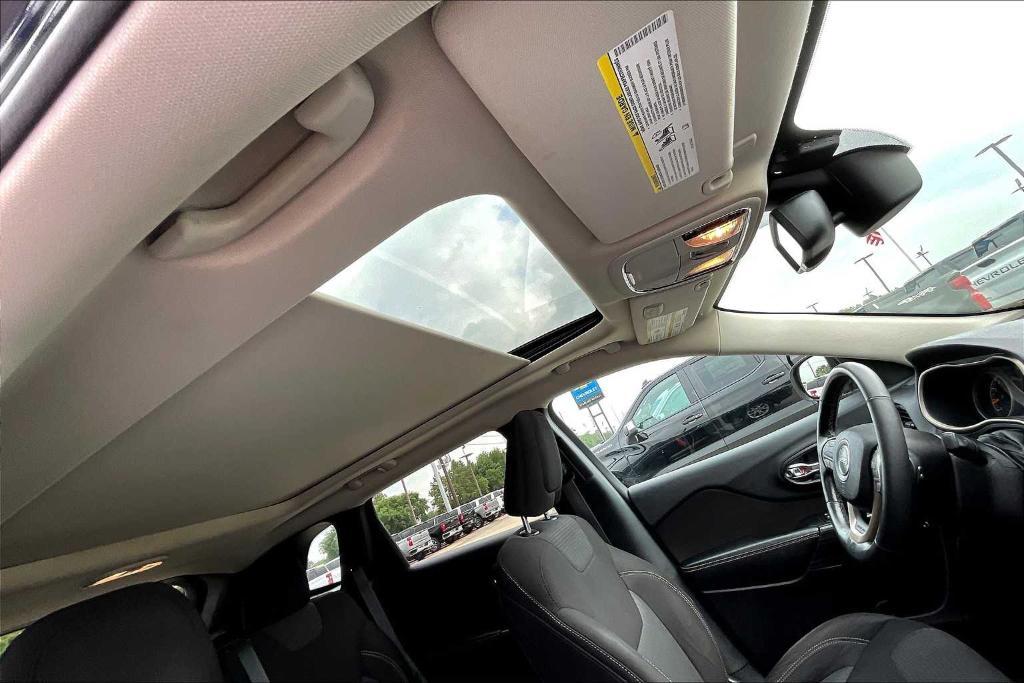 used 2015 Jeep Cherokee car, priced at $8,686