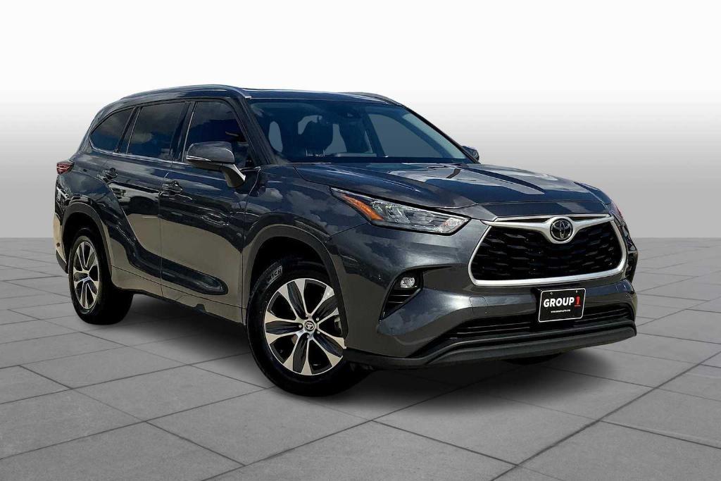 used 2020 Toyota Highlander car, priced at $25,658