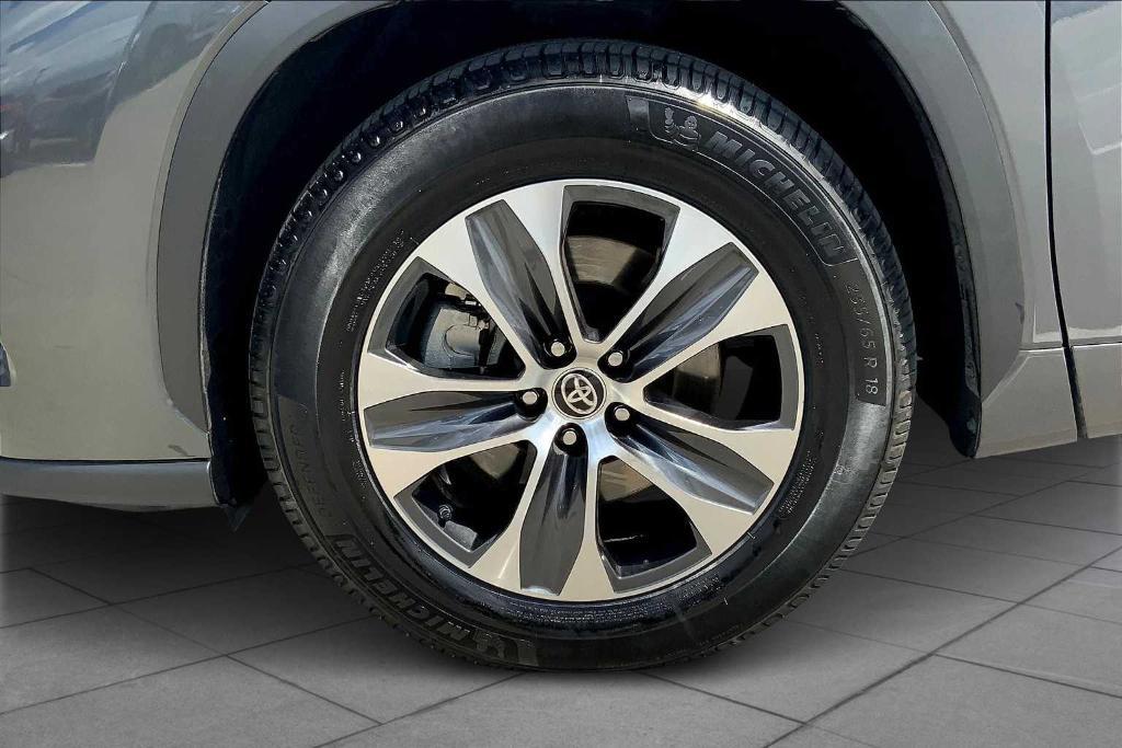 used 2020 Toyota Highlander car, priced at $25,658