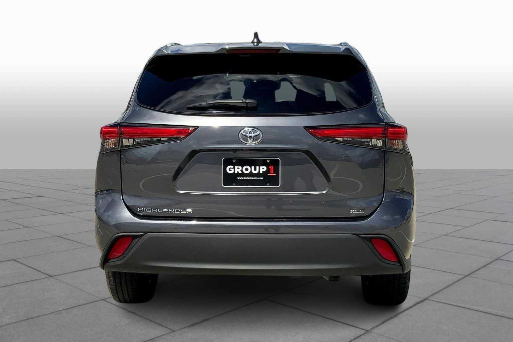 used 2020 Toyota Highlander car, priced at $25,658