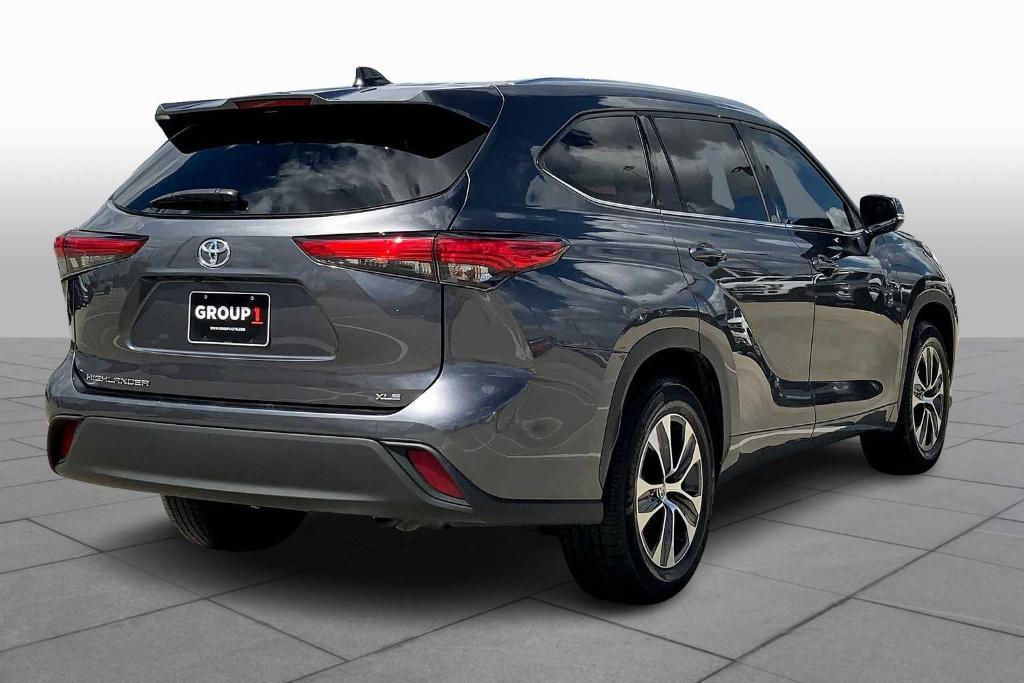 used 2020 Toyota Highlander car, priced at $25,658