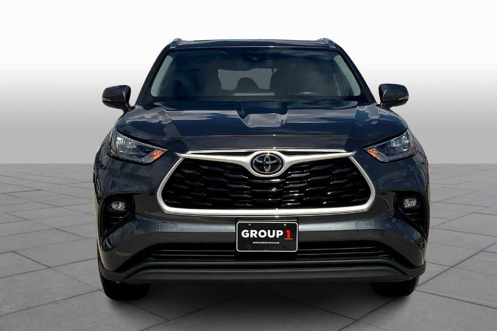 used 2020 Toyota Highlander car, priced at $25,658