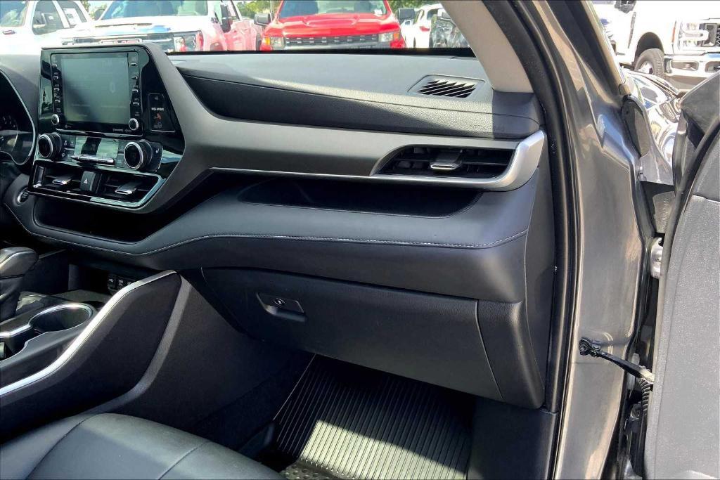 used 2020 Toyota Highlander car, priced at $25,658