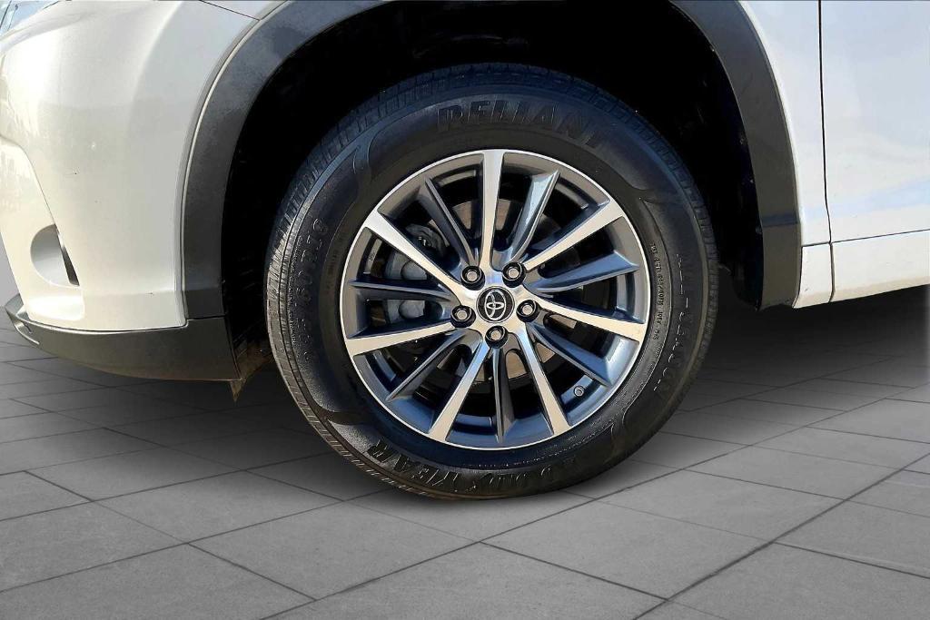 used 2018 Toyota Highlander car, priced at $21,602