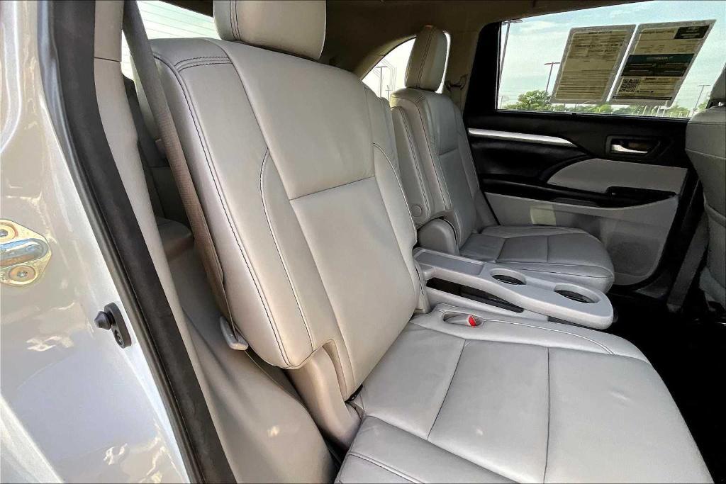 used 2018 Toyota Highlander car, priced at $21,602