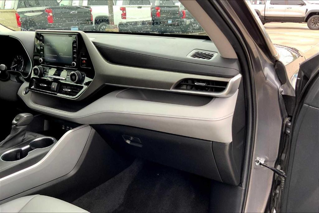 used 2022 Toyota Highlander car, priced at $32,688