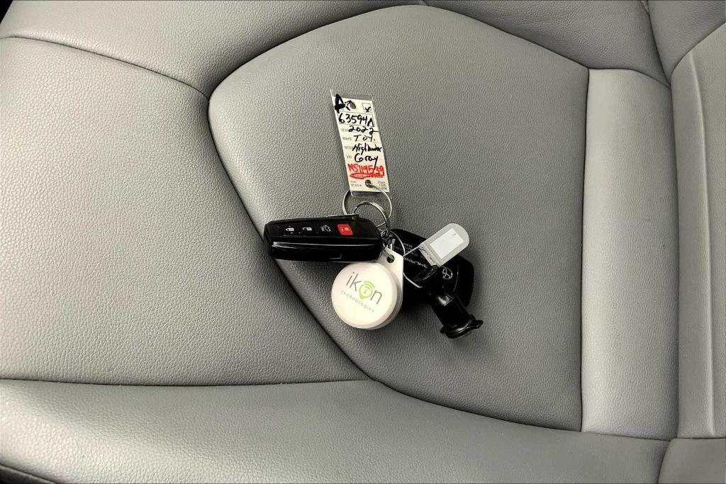 used 2022 Toyota Highlander car, priced at $32,688