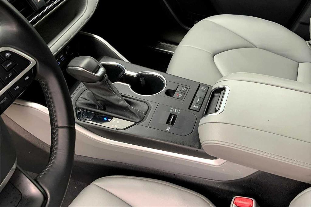 used 2022 Toyota Highlander car, priced at $32,688