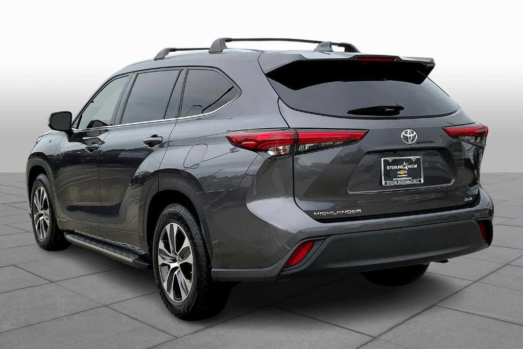used 2022 Toyota Highlander car, priced at $32,688