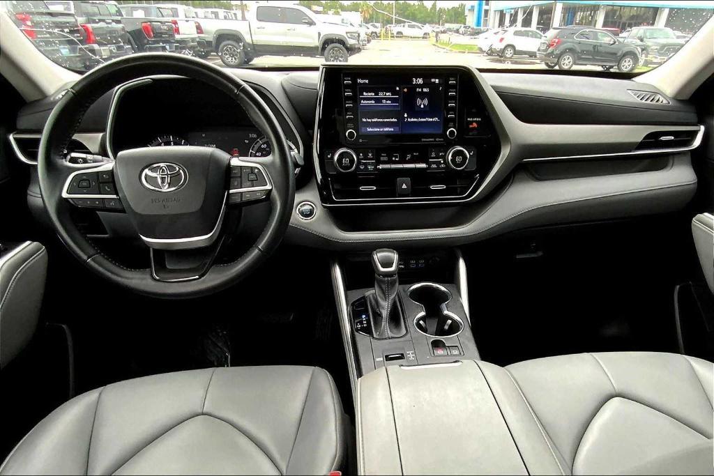 used 2022 Toyota Highlander car, priced at $32,688