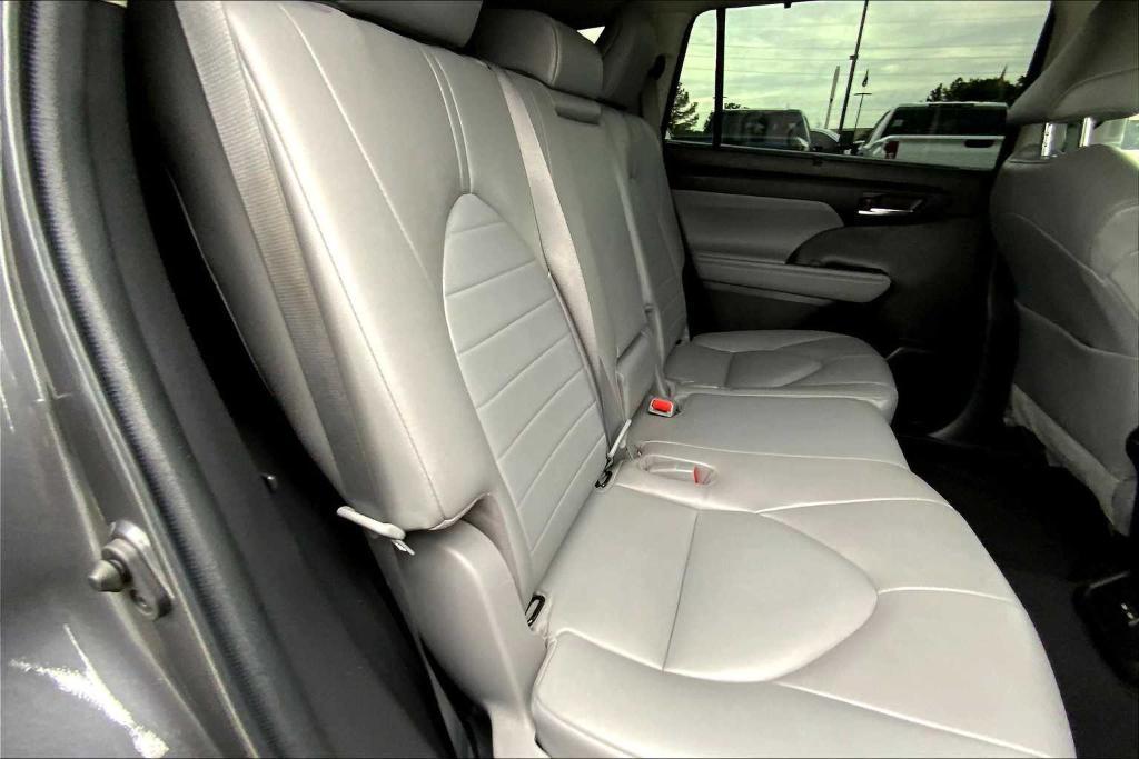 used 2022 Toyota Highlander car, priced at $32,688