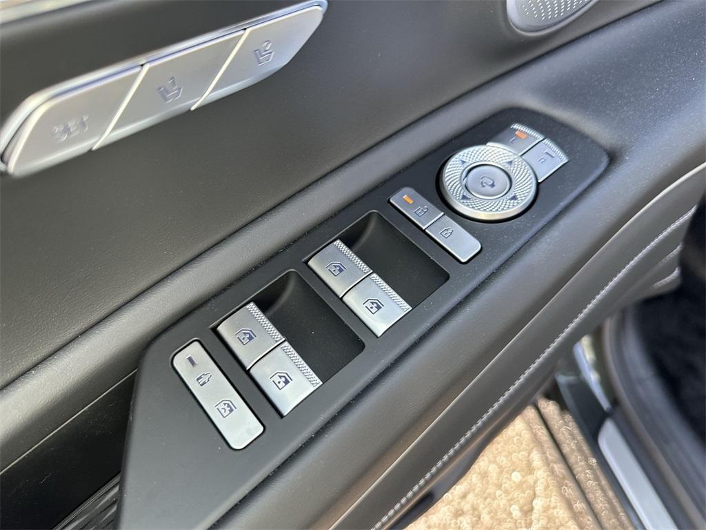 new 2025 Genesis GV80 car, priced at $82,764