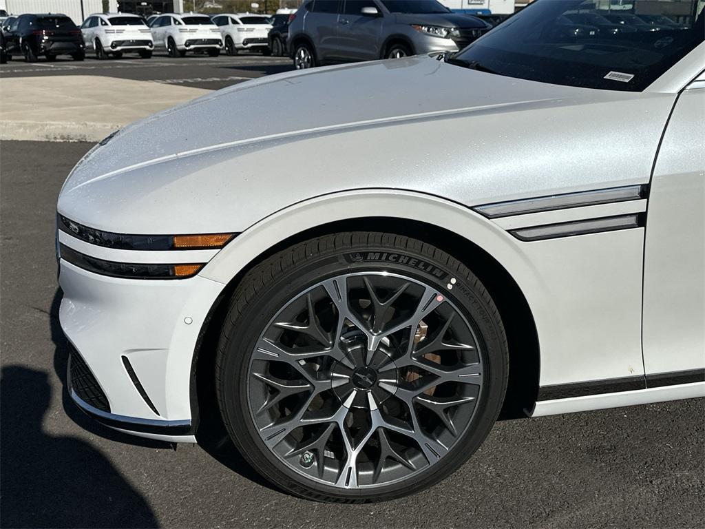 new 2025 Genesis G90 car, priced at $102,290