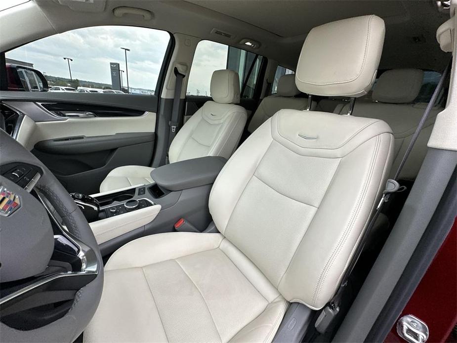 used 2024 Cadillac XT6 car, priced at $52,126