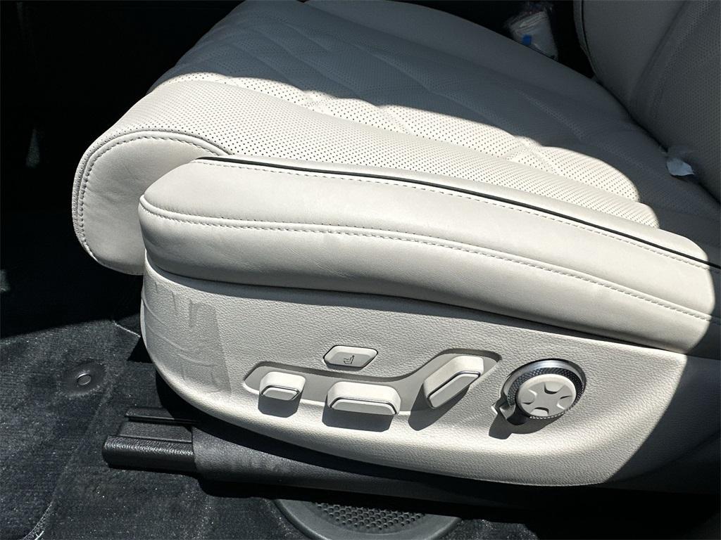new 2025 Genesis GV80 car, priced at $82,084