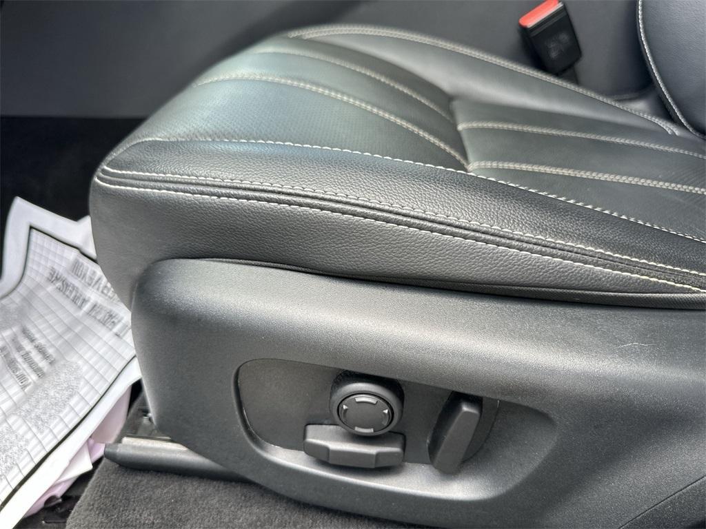 used 2021 Land Rover Range Rover Velar car, priced at $37,688