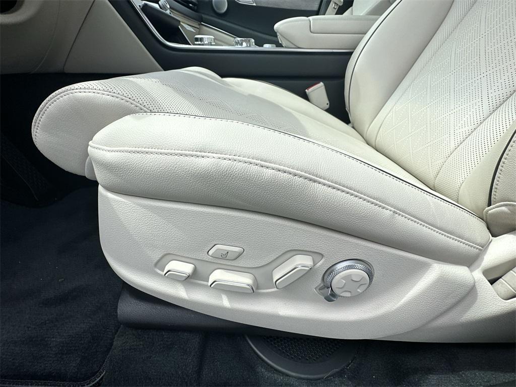 new 2025 Genesis GV80 car, priced at $73,050