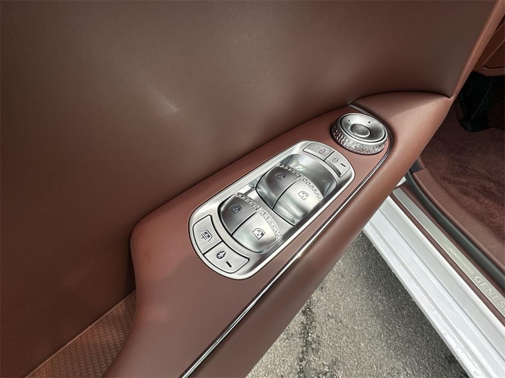 new 2025 Genesis G90 car, priced at $102,305