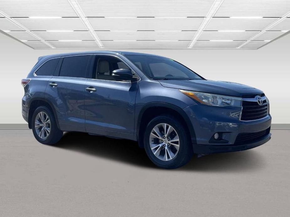 used 2015 Toyota Highlander car, priced at $12,995