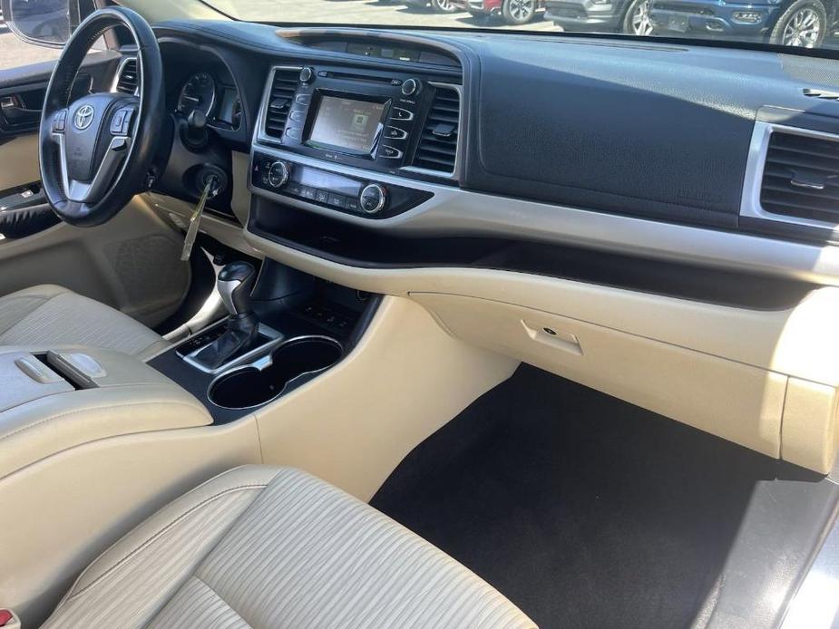 used 2015 Toyota Highlander car, priced at $12,995