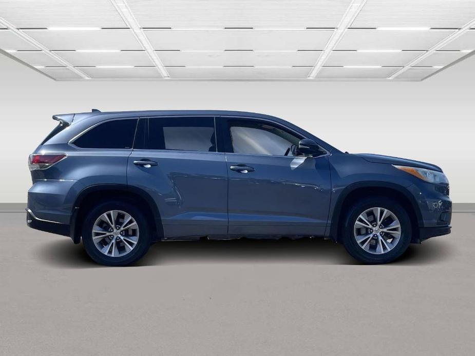 used 2015 Toyota Highlander car, priced at $12,995