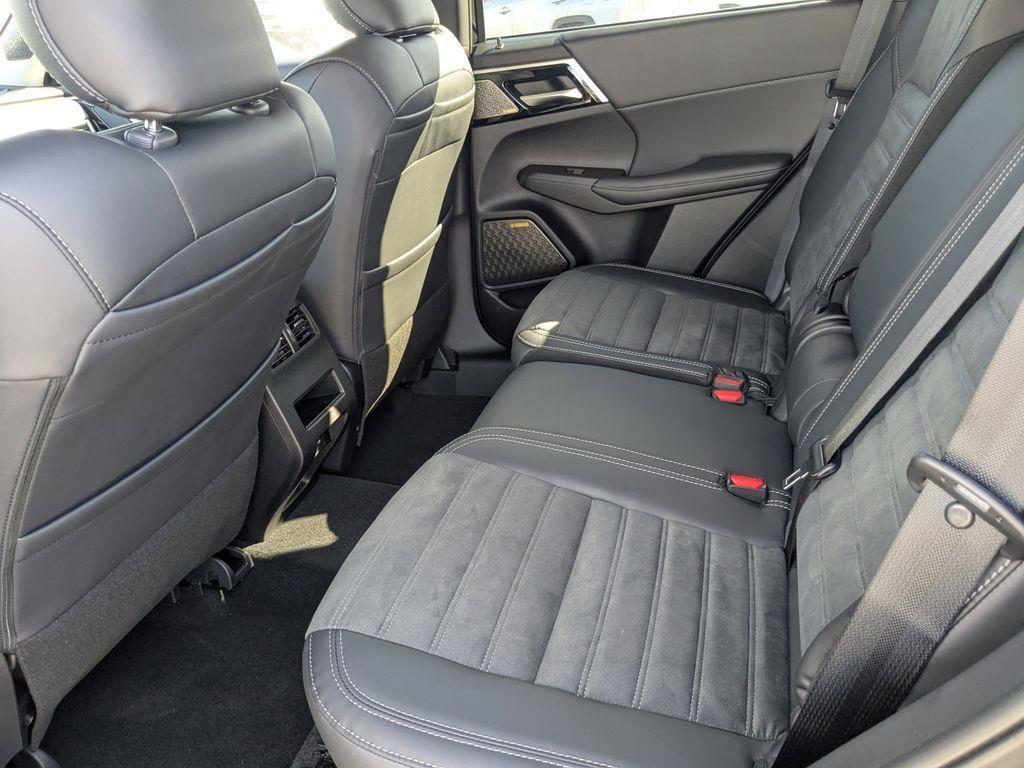 new 2025 Mitsubishi Outlander car, priced at $38,915