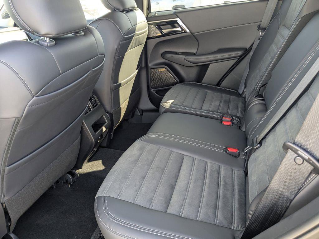 new 2025 Mitsubishi Outlander car, priced at $38,915