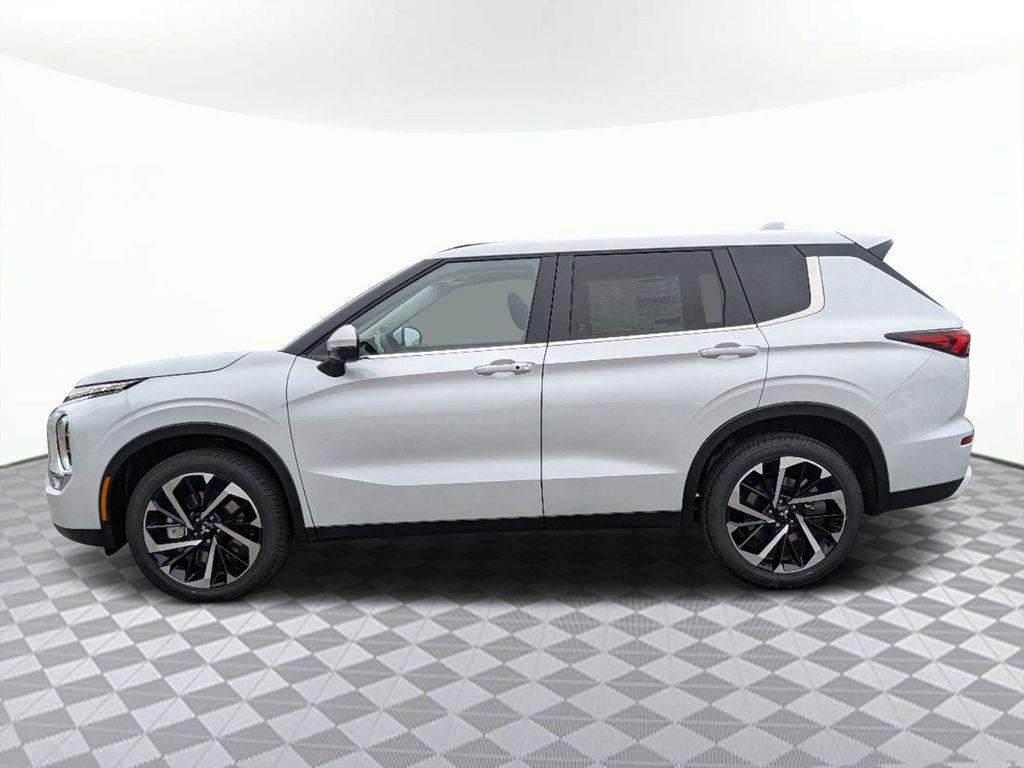 new 2024 Mitsubishi Outlander car, priced at $34,525