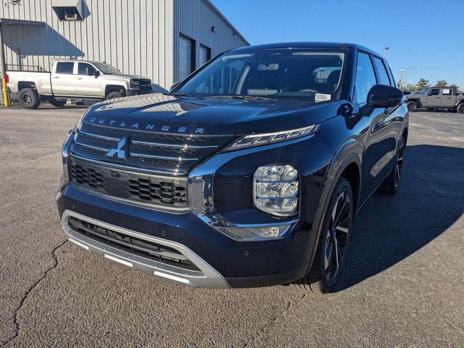 new 2024 Mitsubishi Outlander car, priced at $33,618