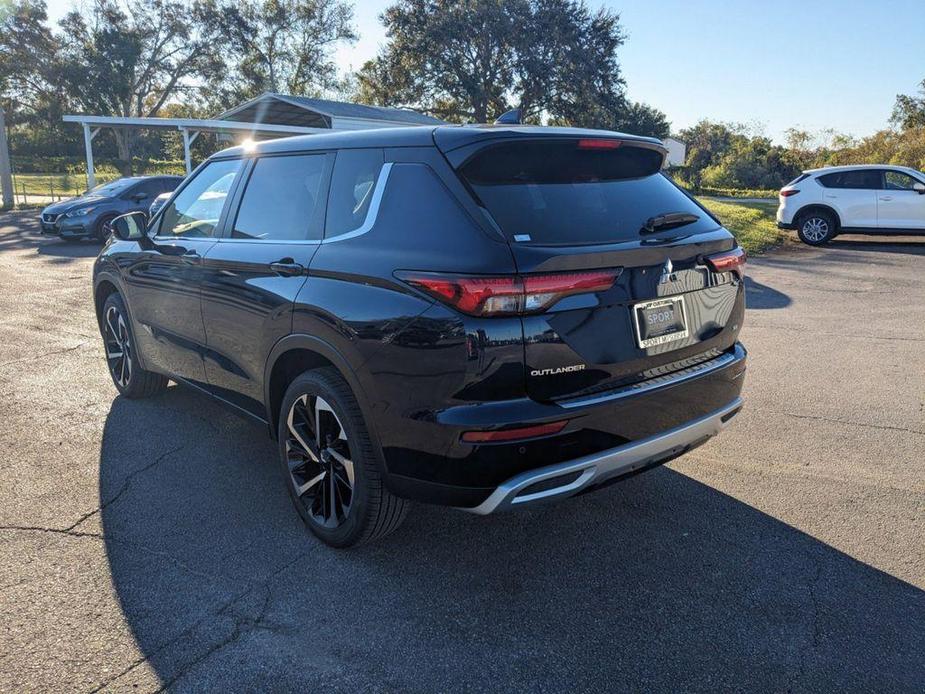 new 2024 Mitsubishi Outlander car, priced at $33,618