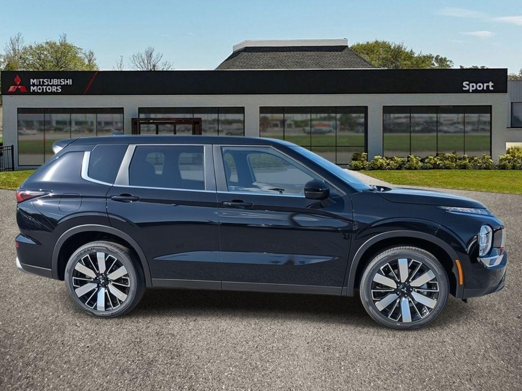 new 2025 Mitsubishi Outlander car, priced at $38,705