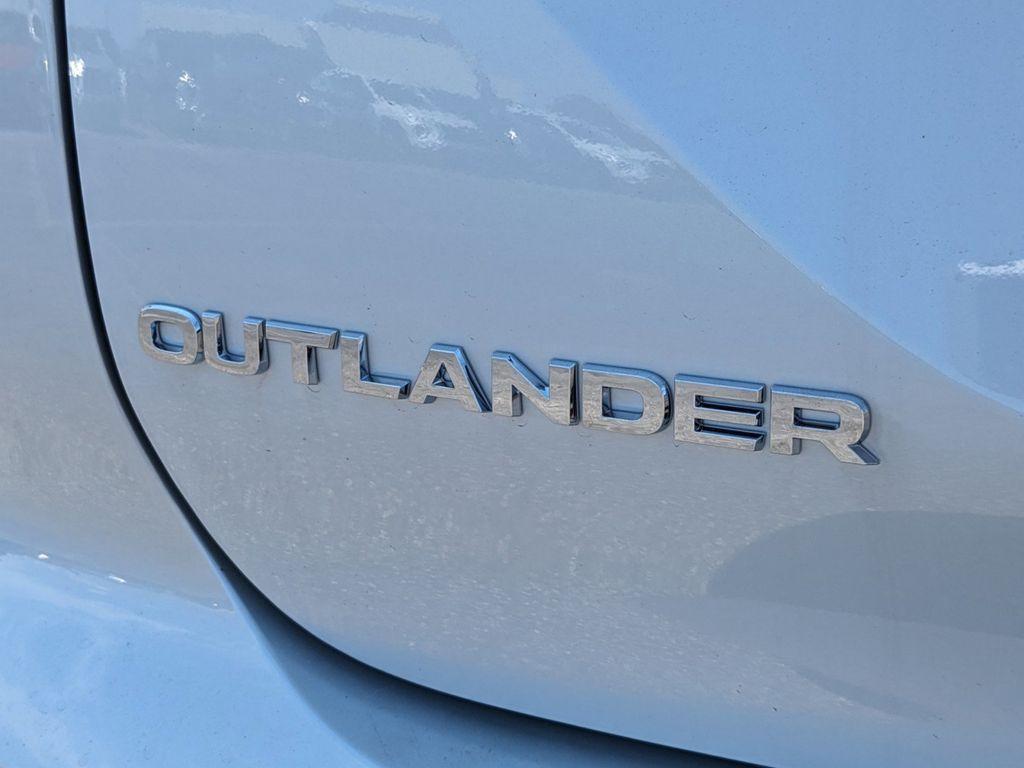 new 2024 Mitsubishi Outlander car, priced at $34,018