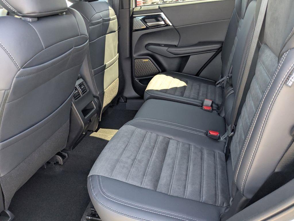 new 2025 Mitsubishi Outlander car, priced at $40,175