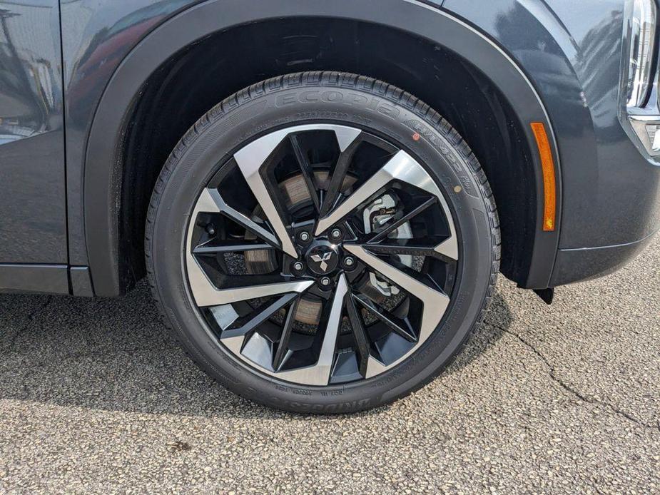 new 2024 Mitsubishi Outlander car, priced at $35,405