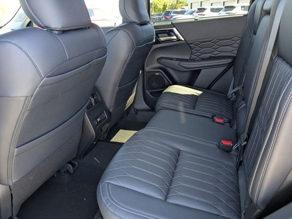 new 2025 Mitsubishi Outlander car, priced at $39,545