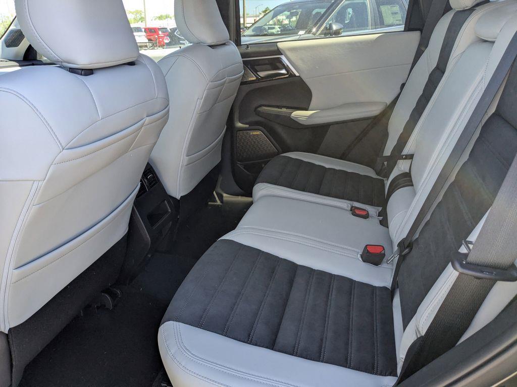 new 2025 Mitsubishi Outlander car, priced at $38,645