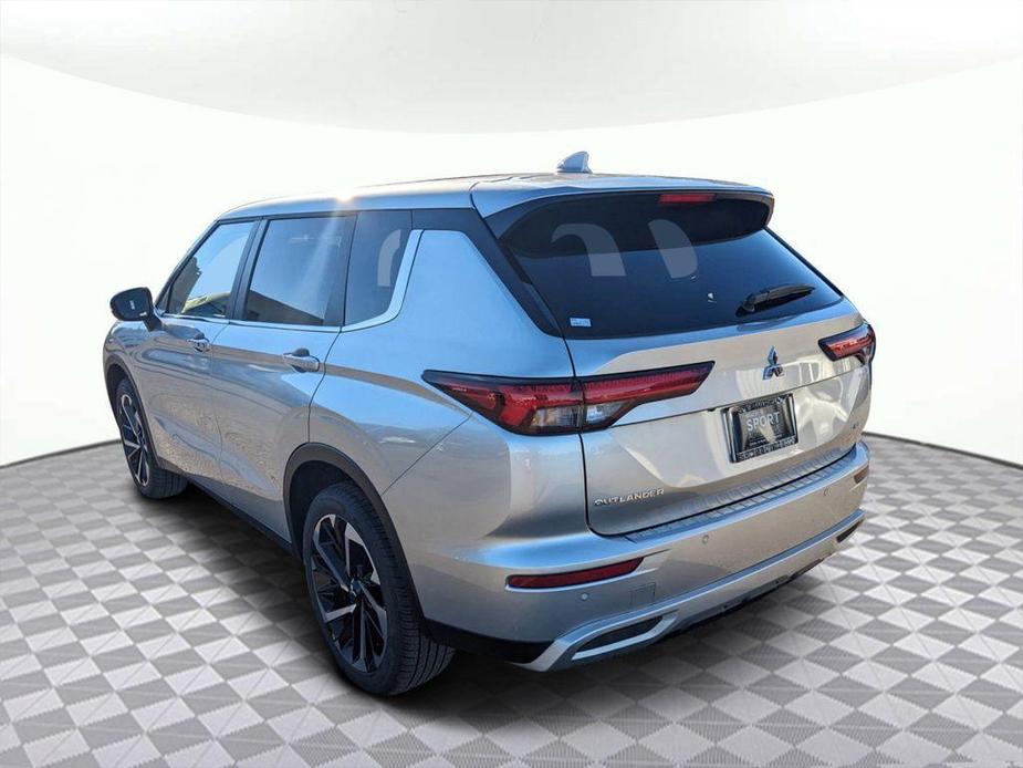 new 2024 Mitsubishi Outlander car, priced at $33,618