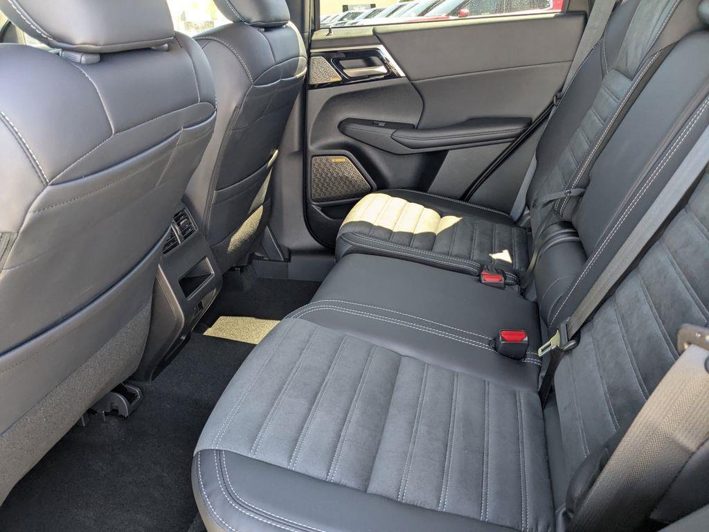 new 2025 Mitsubishi Outlander car, priced at $38,375