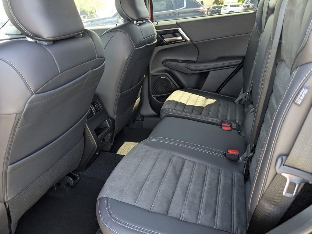 new 2025 Mitsubishi Outlander car, priced at $38,375