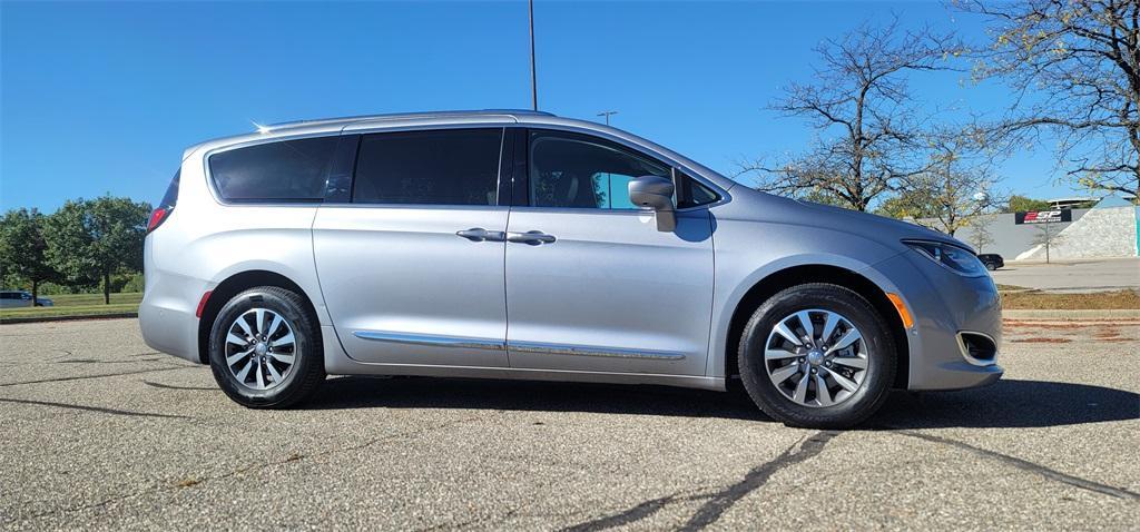 used 2020 Chrysler Pacifica car, priced at $18,500