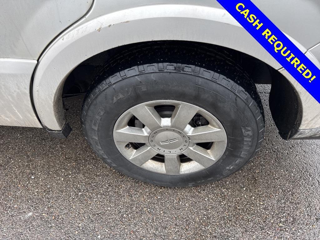 used 2005 Lincoln Navigator car, priced at $4,800