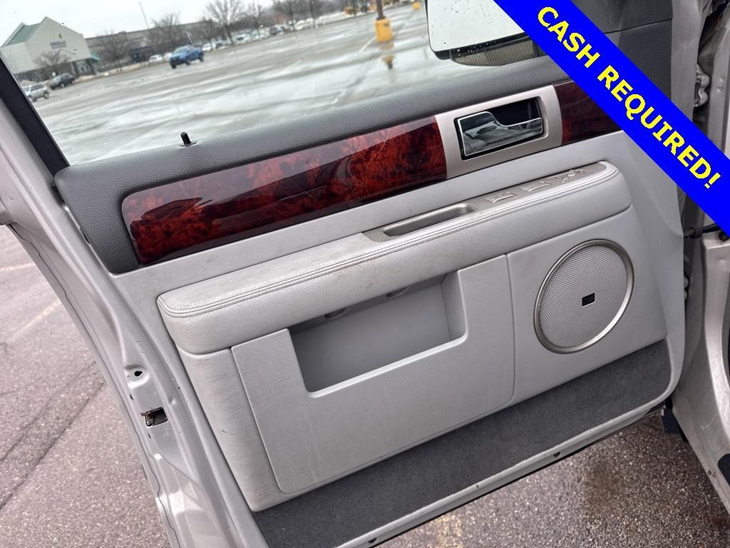 used 2005 Lincoln Navigator car, priced at $4,800